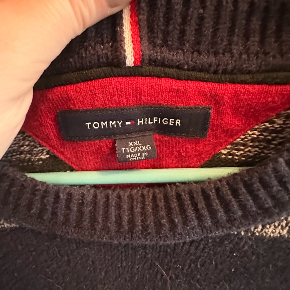 Men’s Sweater - Picture 2 of 2